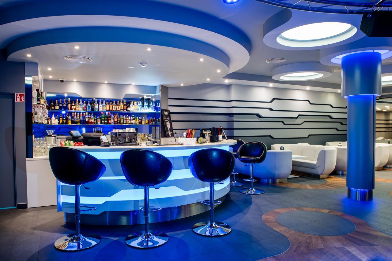 Hotel Kosma Kozmin ภายนอก รูปภาพ