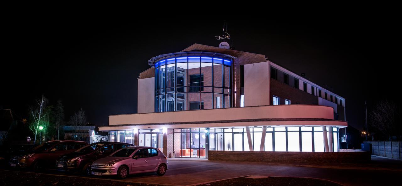 Hotel Kosma Kozmin ภายนอก รูปภาพ