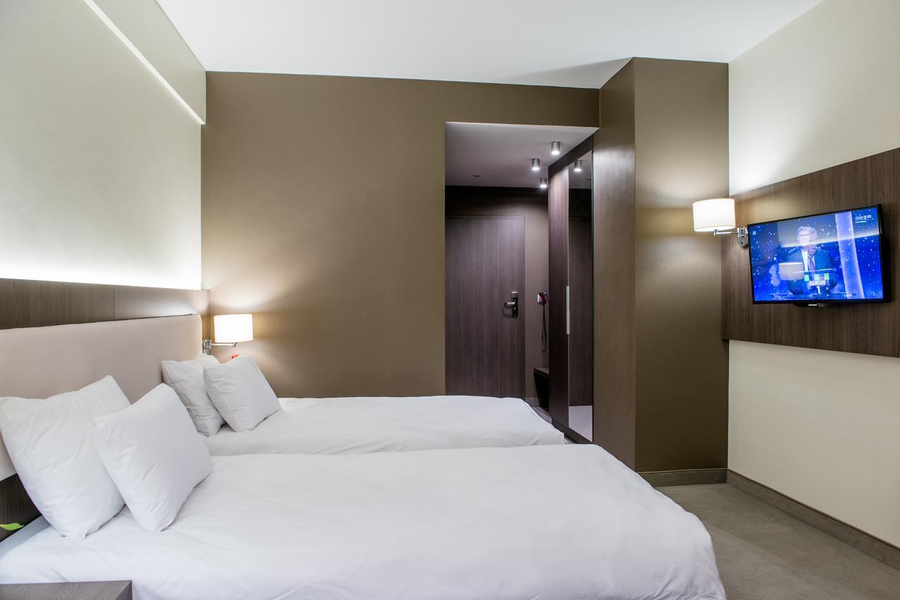 Hotel Kosma Kozmin ภายนอก รูปภาพ
