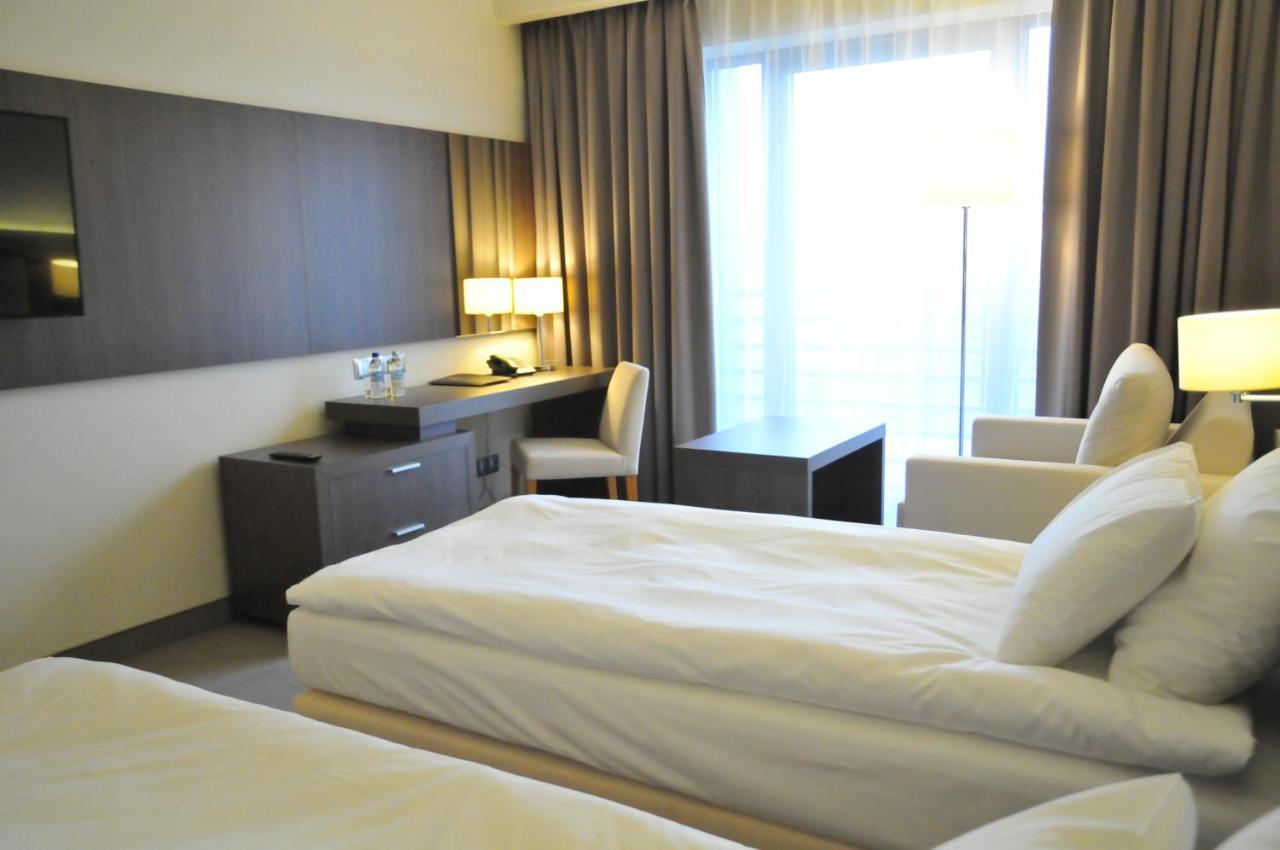 Hotel Kosma Kozmin ภายนอก รูปภาพ