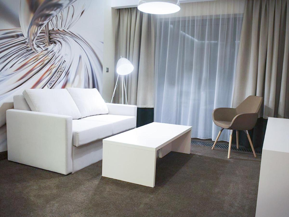 Hotel Kosma Kozmin ภายนอก รูปภาพ