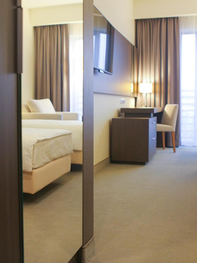 Hotel Kosma Kozmin ภายนอก รูปภาพ