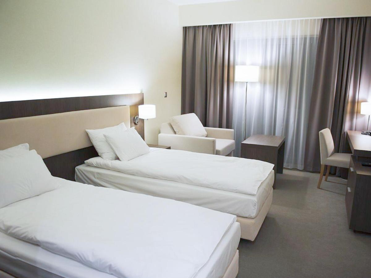 Hotel Kosma Kozmin ภายนอก รูปภาพ
