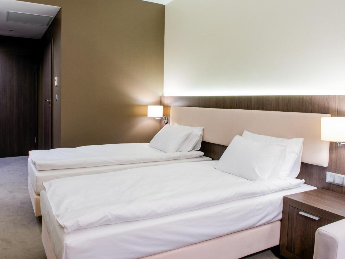 Hotel Kosma Kozmin ภายนอก รูปภาพ